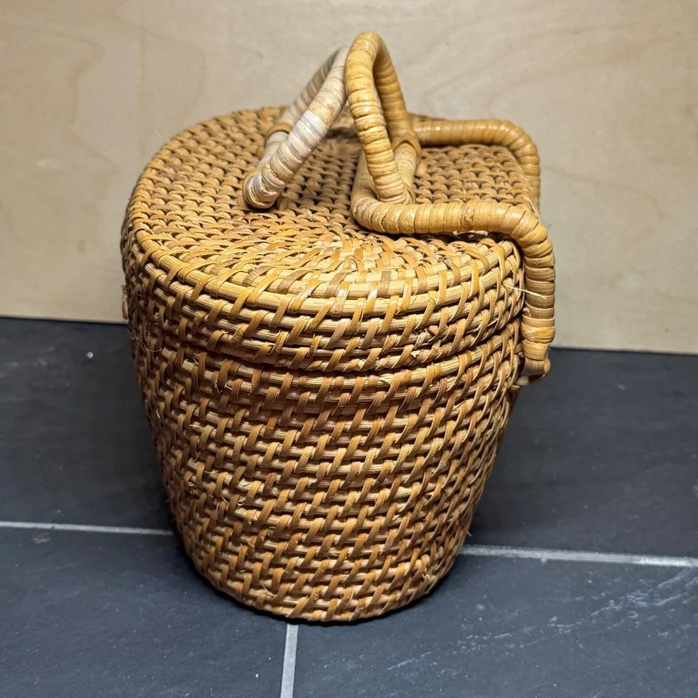 Vintage Hand Woven Rattan Wicker Basket w Lid & Dual Handles Oval Storage Spring